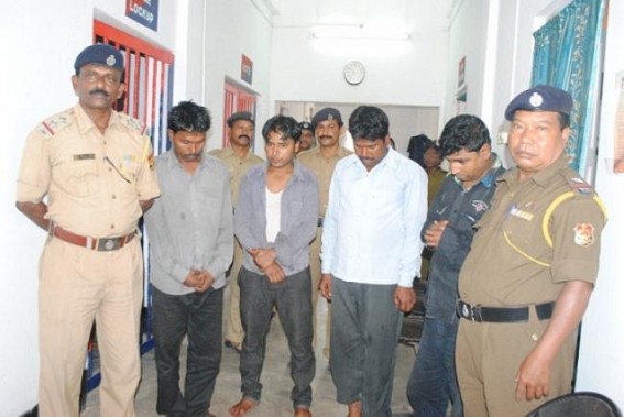 4 Pick-pocketers nabbed from Agartala Chandrapur 4 Pick-pocketers nabbed from Agartala Chandrapur